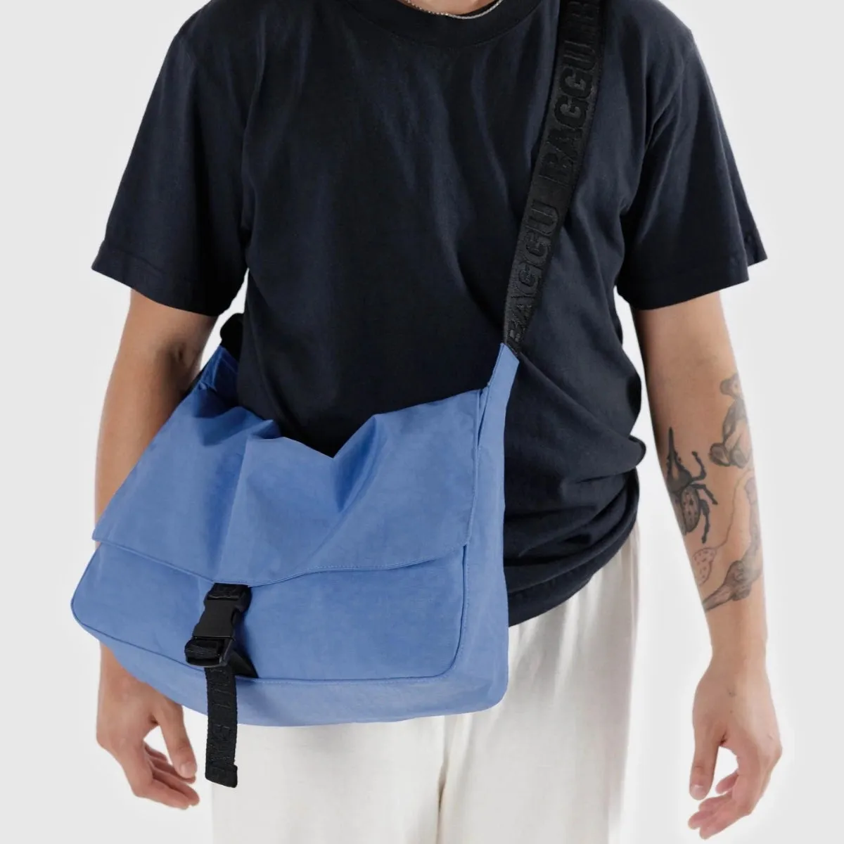 Baggu Nylon Messenger Bag in Pansy Blue