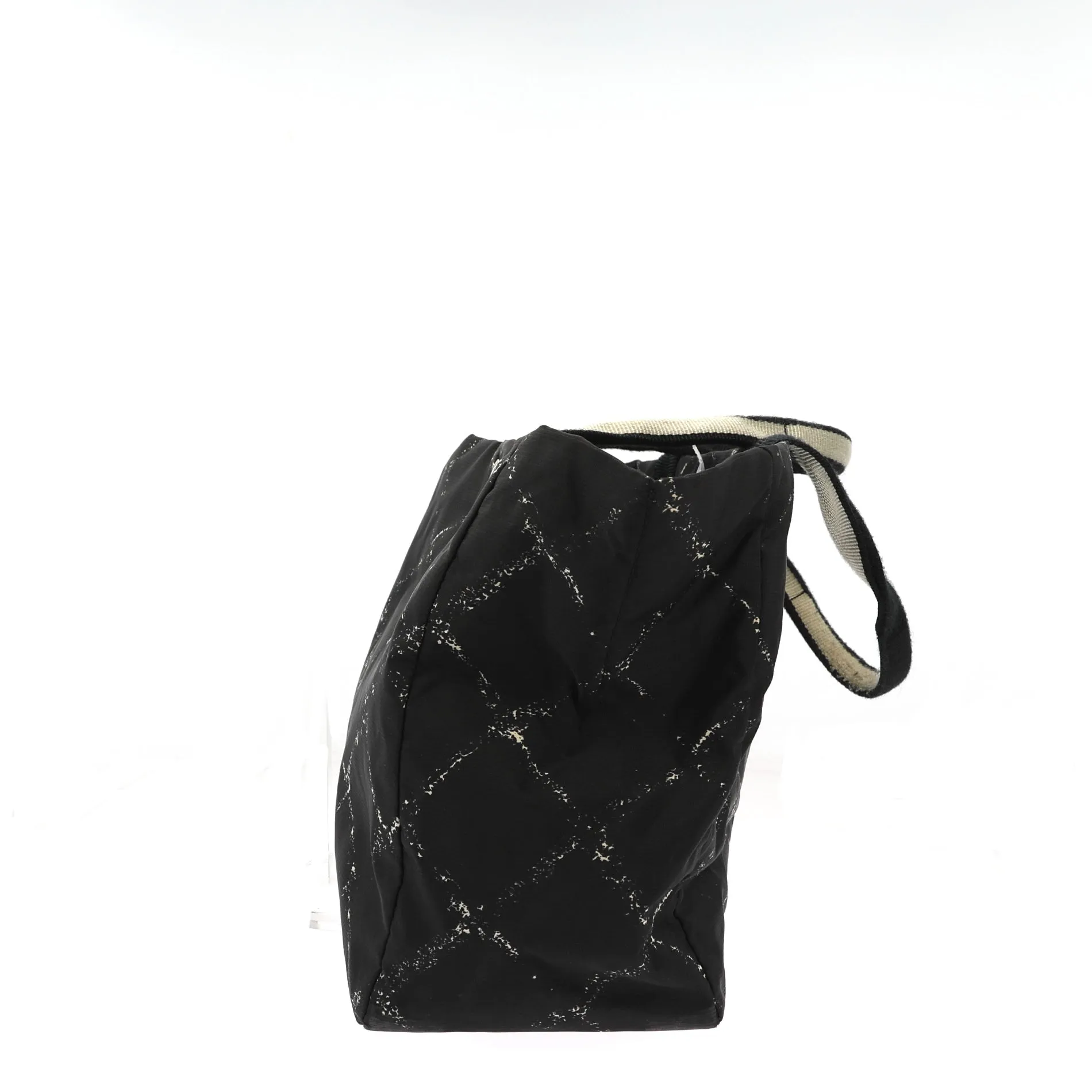 CHANEL Handbag in Black Fabric