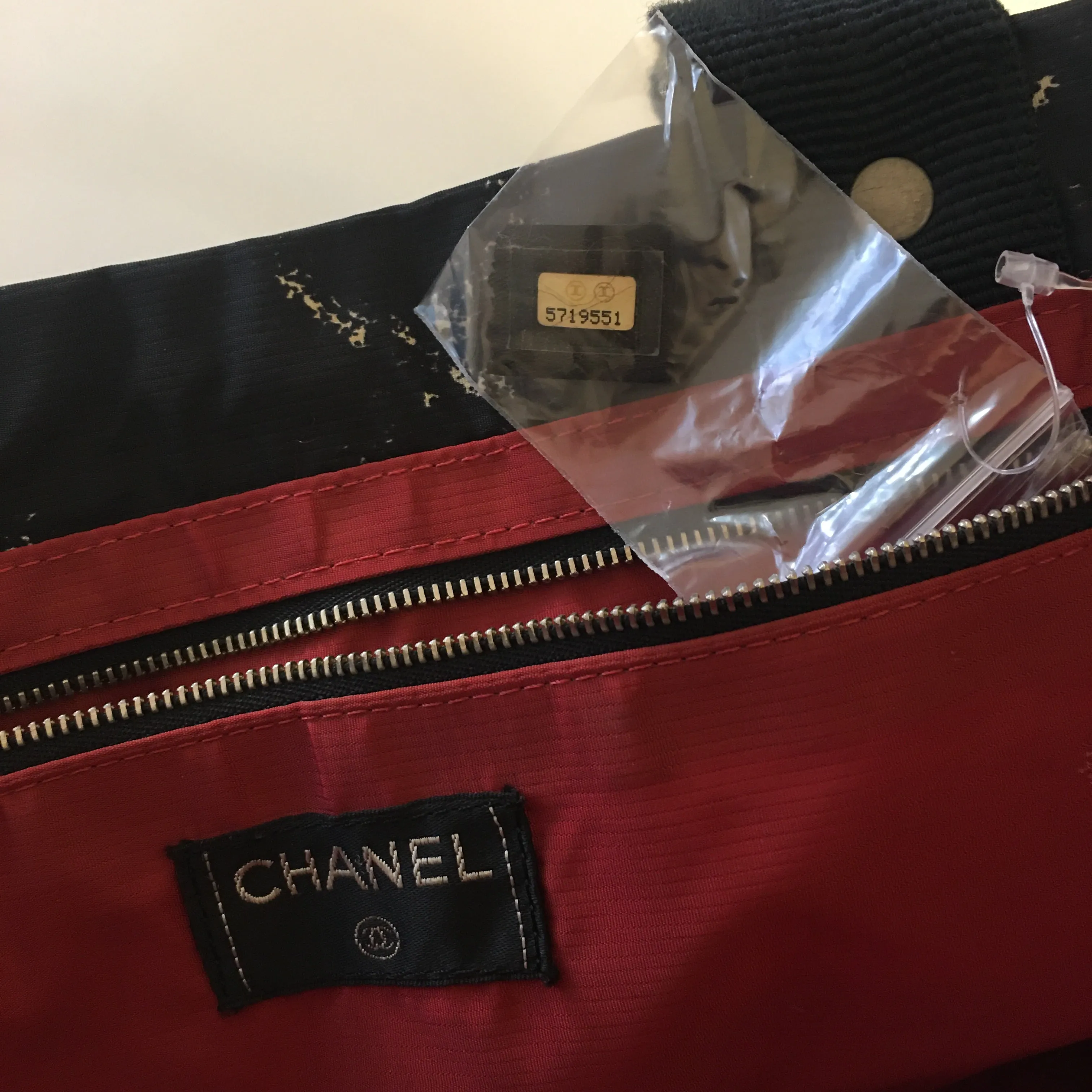 CHANEL Handbag in Black Fabric