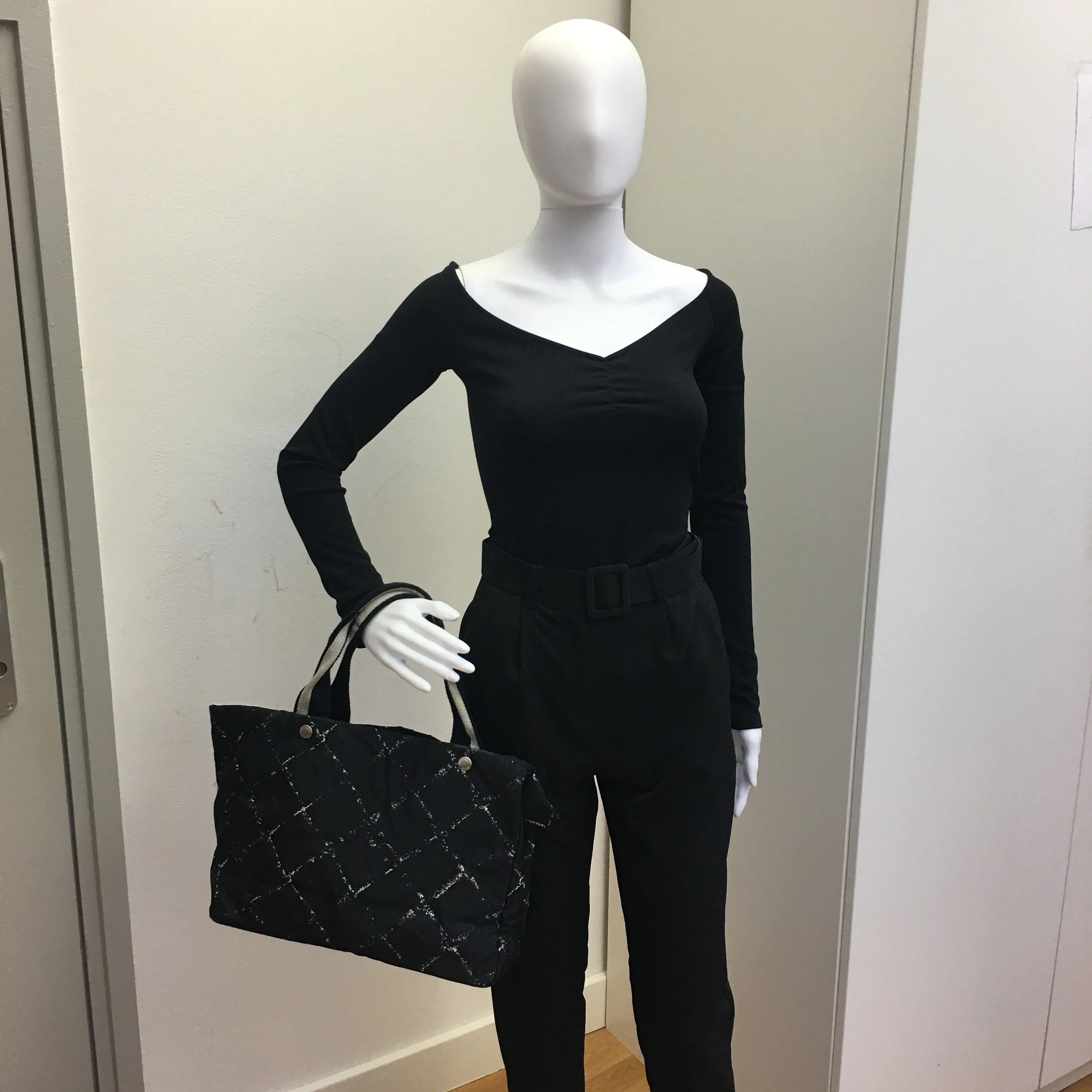 CHANEL Handbag in Black Fabric