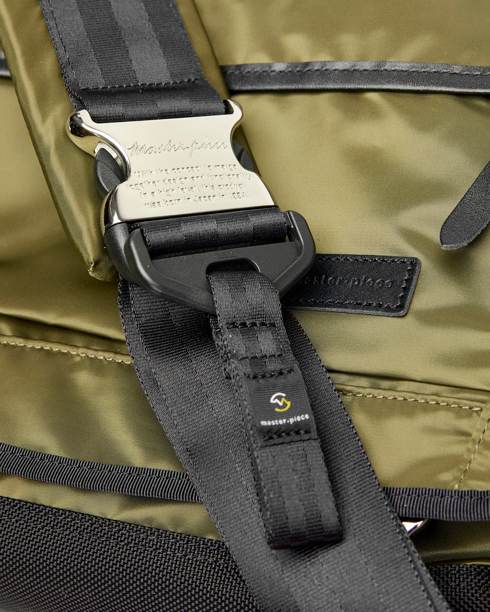 Lightning V2 Messenger Bag in Kahki