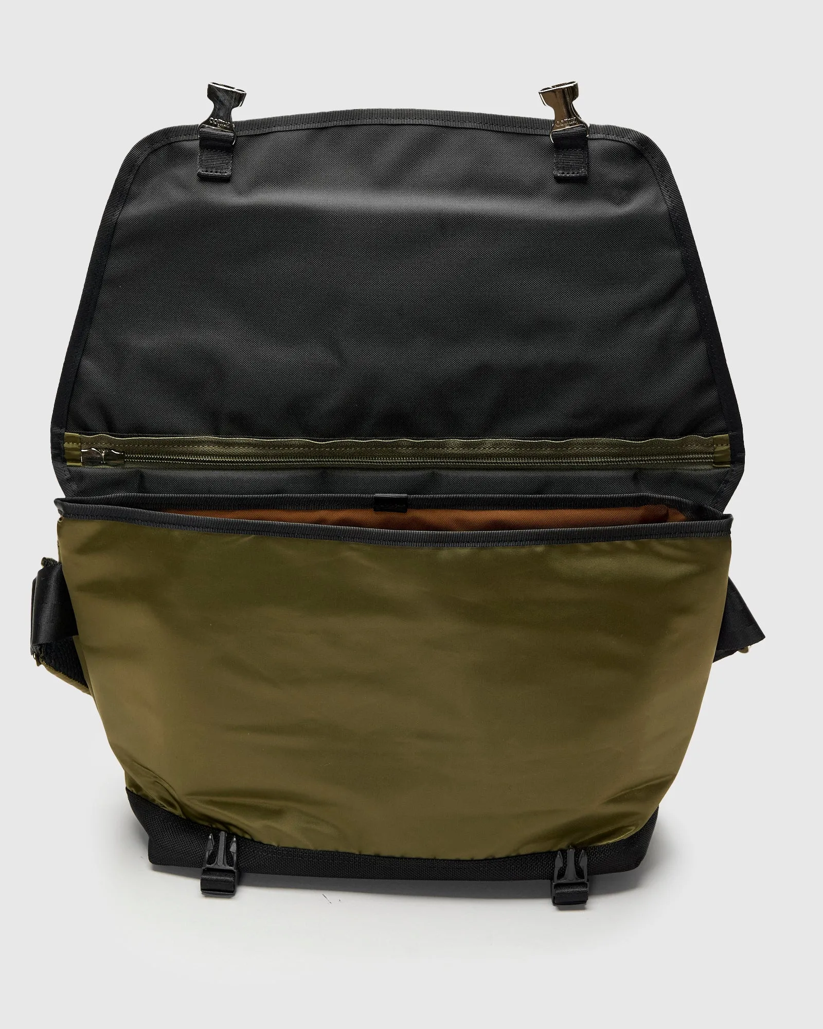 Lightning V2 Messenger Bag in Kahki