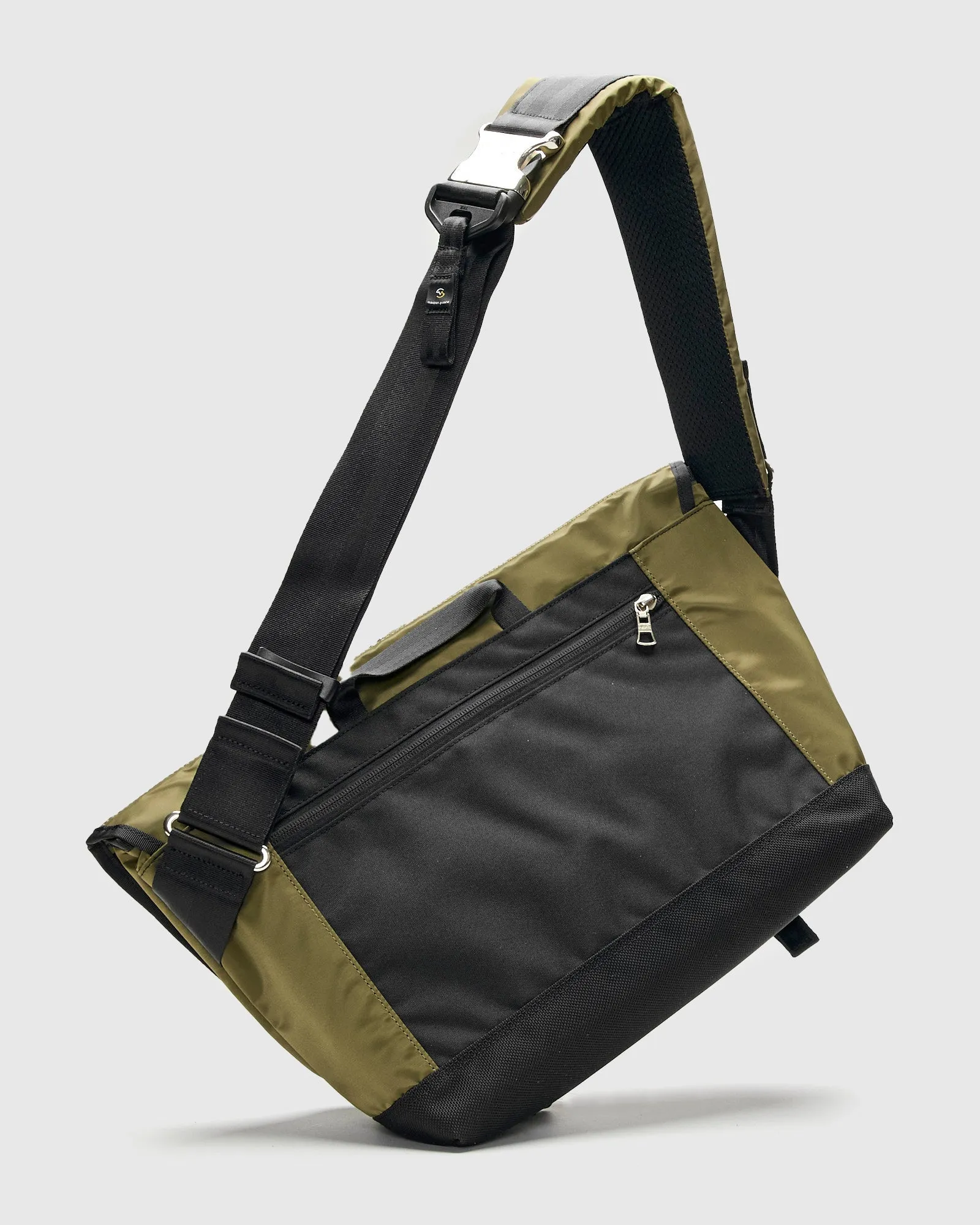 Lightning V2 Messenger Bag in Kahki