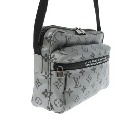 Louis Vuitton Limited Edition Outdoor Reflect (SHG-QbpUt9)