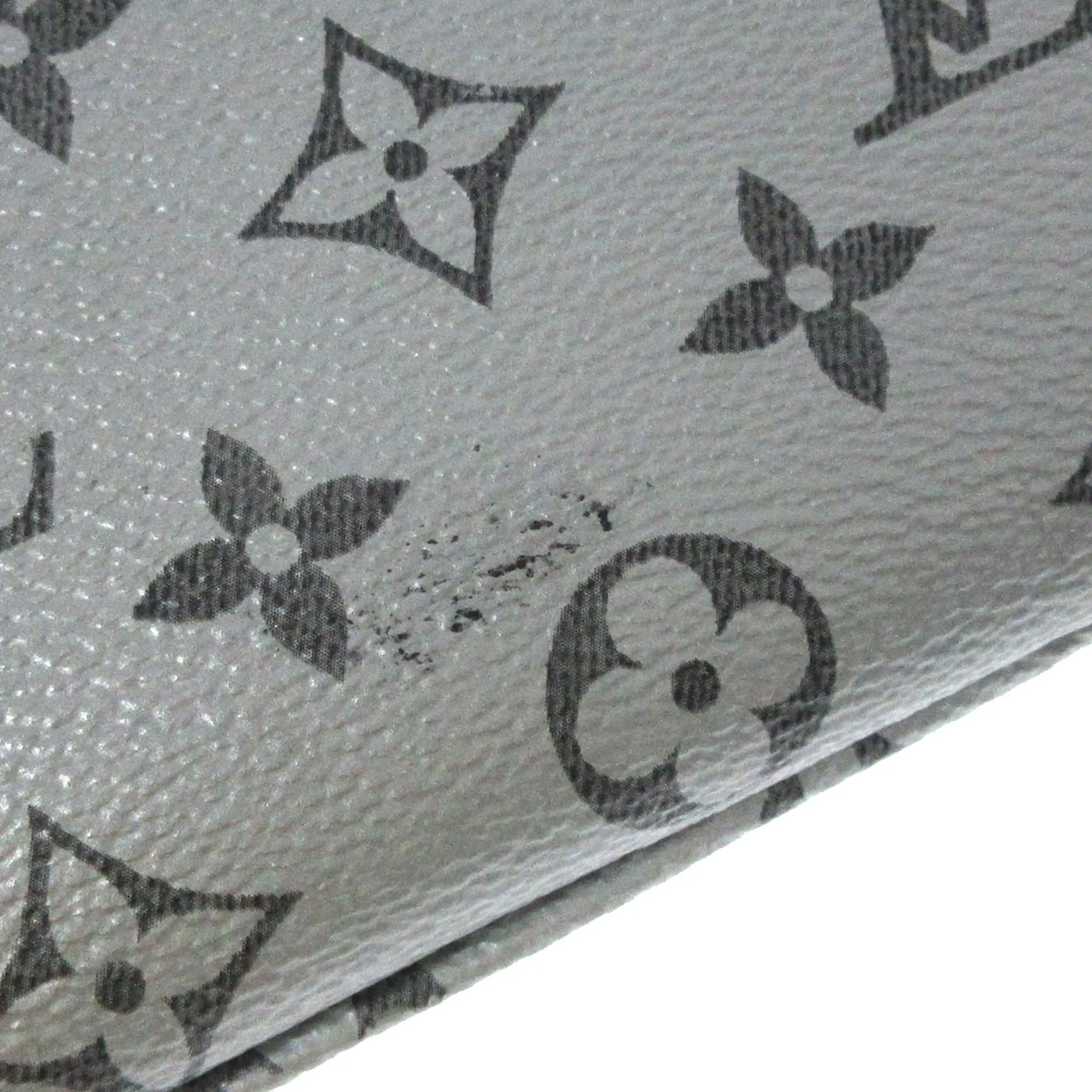 Louis Vuitton Limited Edition Outdoor Reflect (SHG-QbpUt9)